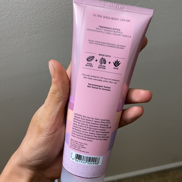 Berry waffle cone Ultra Shea body cream - Picture 2 of 2